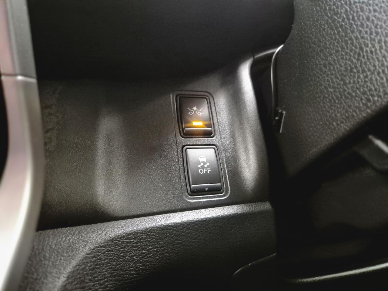 2017 Nissan Serena thumbnail