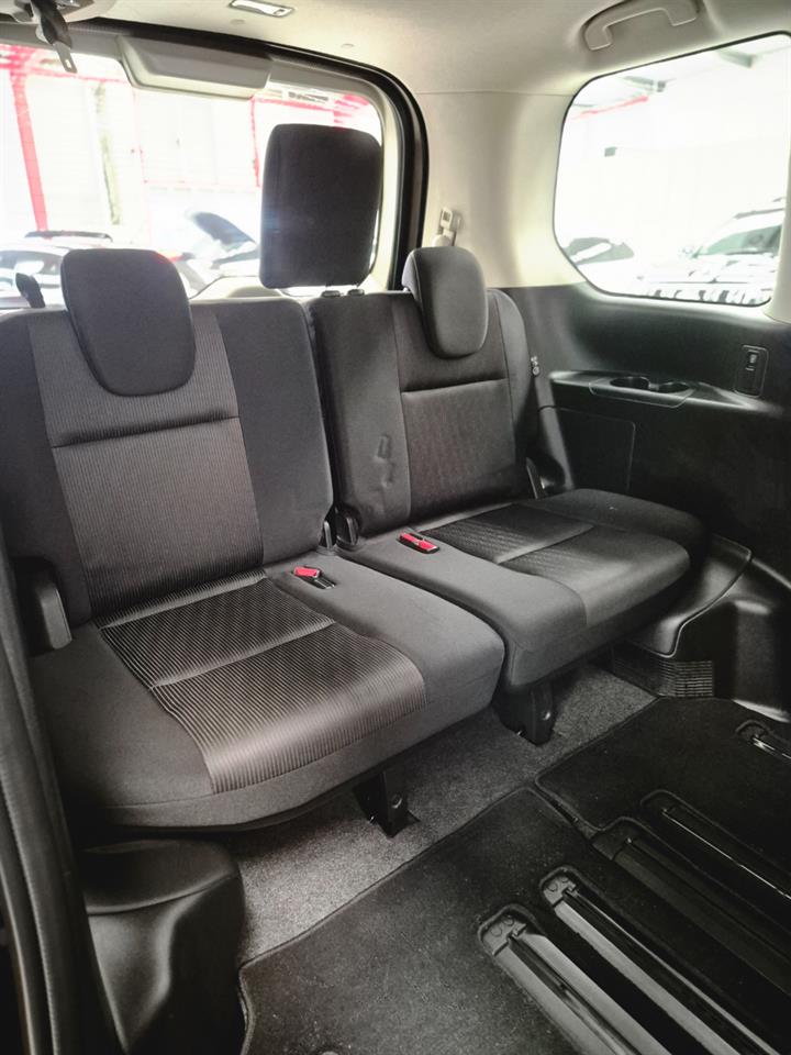 2017 Nissan Serena thumbnail