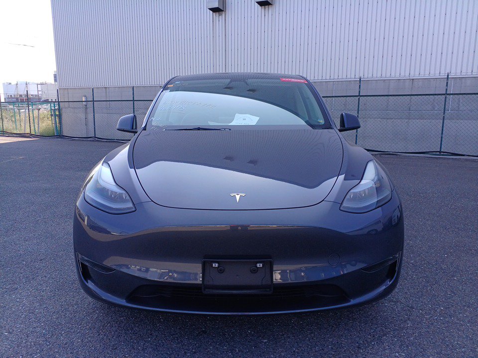 2023 Tesla Model thumbnail