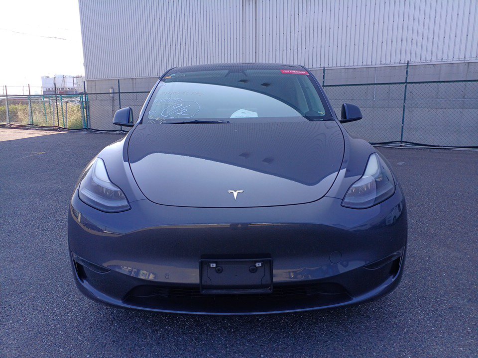 2023 Tesla Model thumbnail