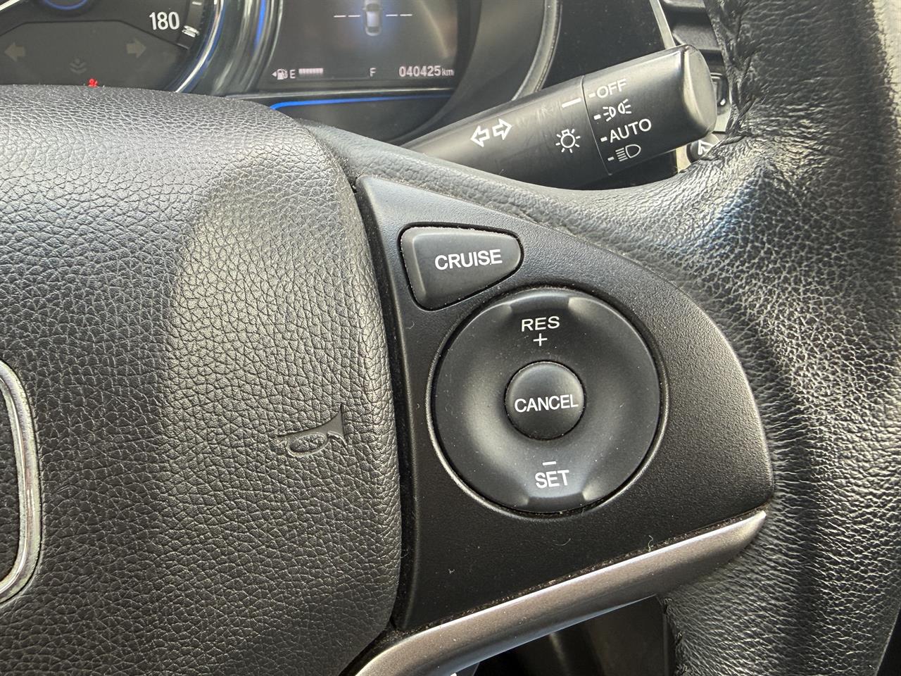 2015 Honda Grace thumbnail