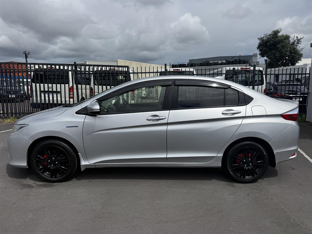 2015 Honda Grace thumbnail