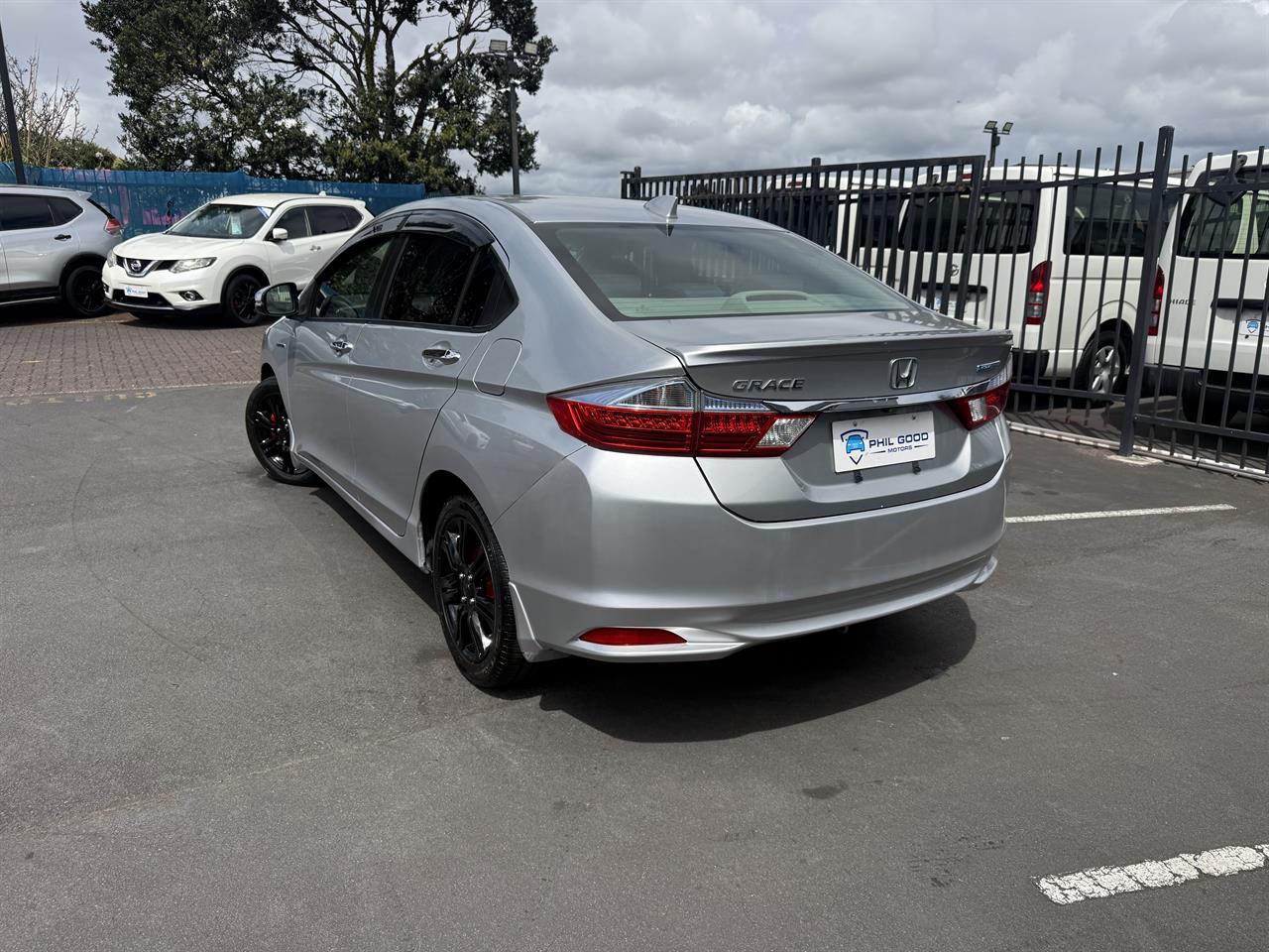 2015 Honda Grace thumbnail