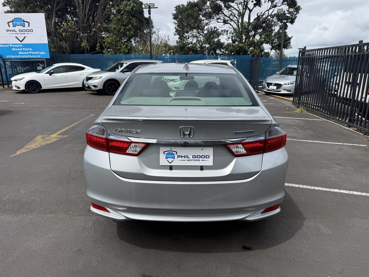 2015 Honda Grace thumbnail