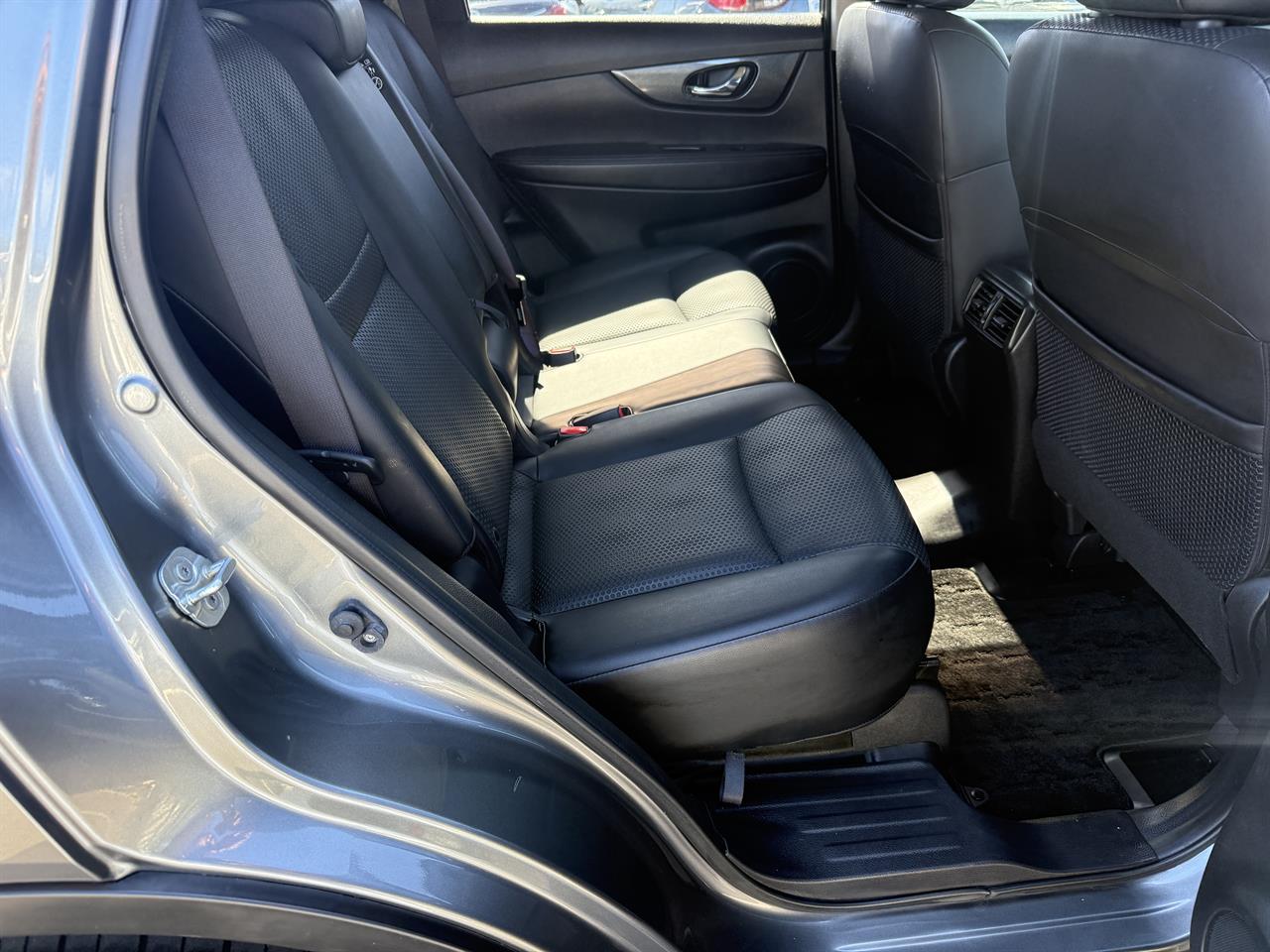 2015 Nissan X-Trail thumbnail