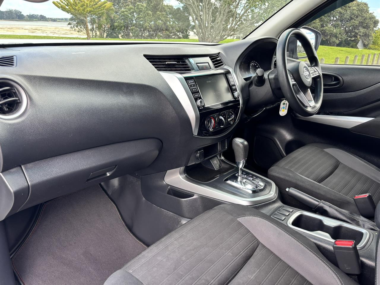 2021 Nissan Navara thumbnail