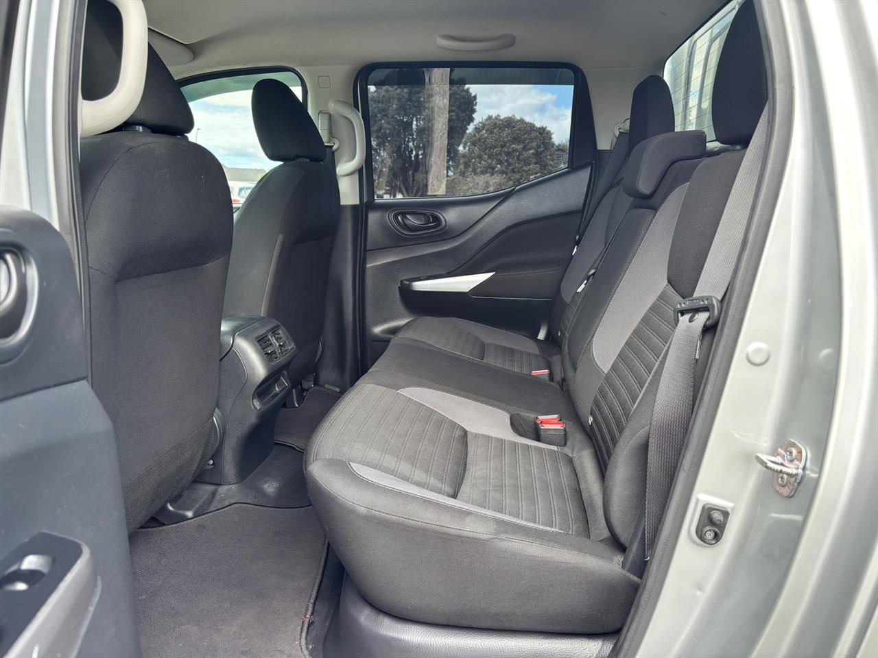 2021 Nissan Navara thumbnail