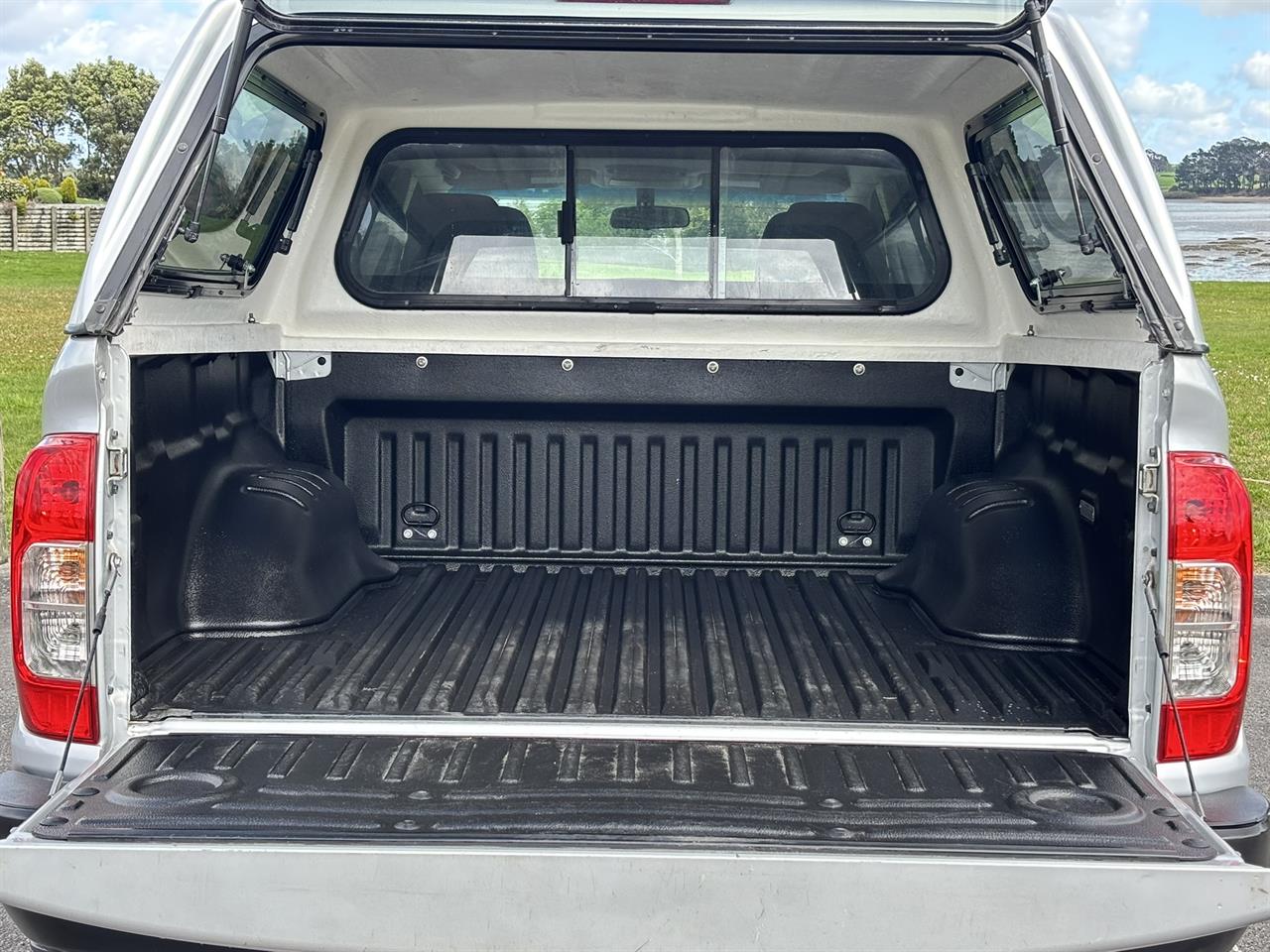 2021 Nissan Navara thumbnail