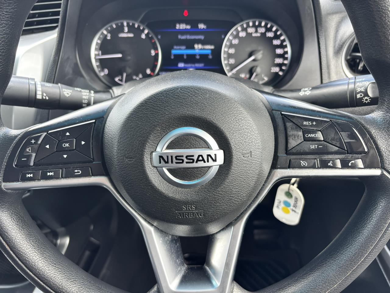 2021 Nissan Navara thumbnail