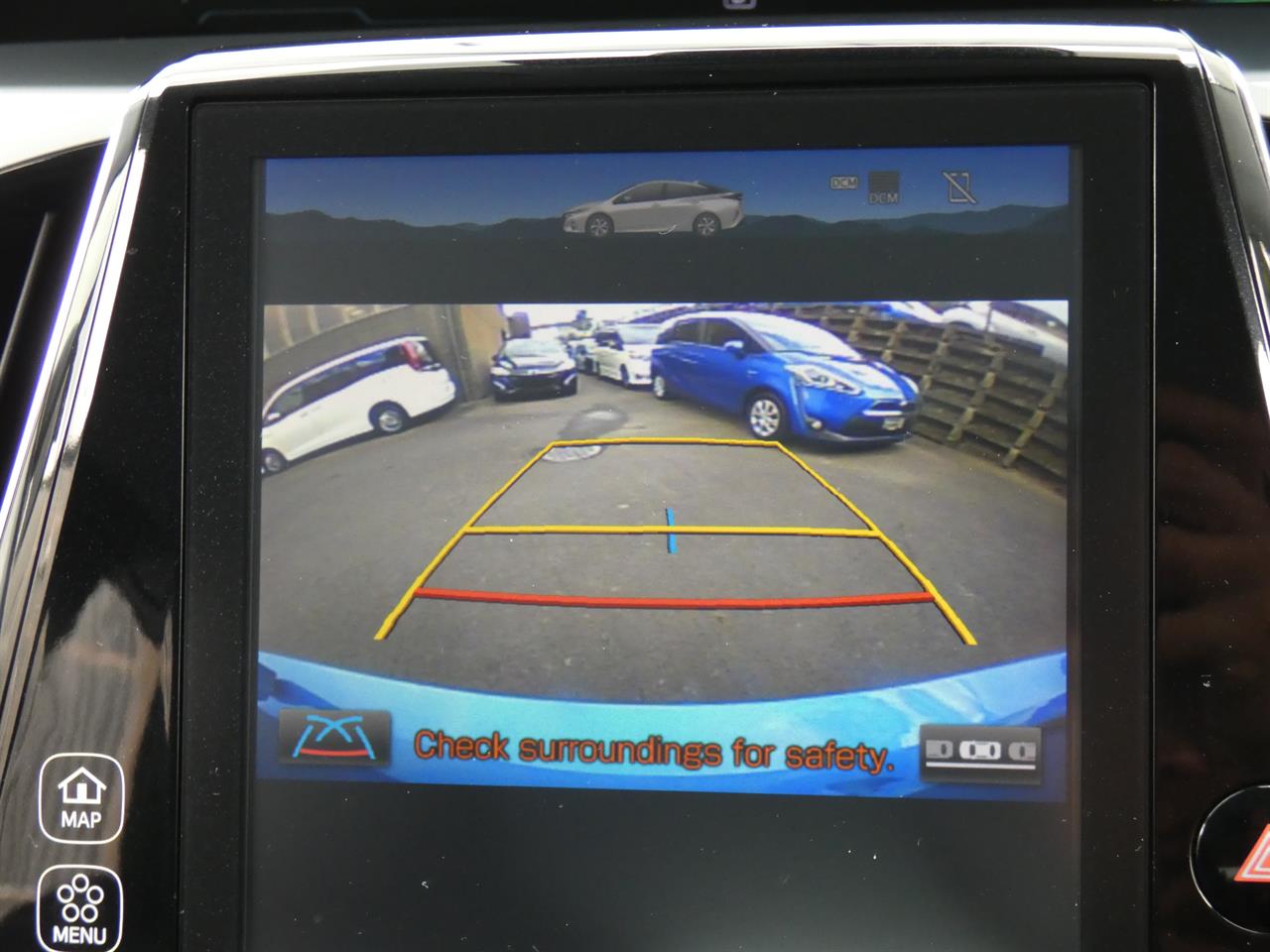 2017 Toyota Prius thumbnail