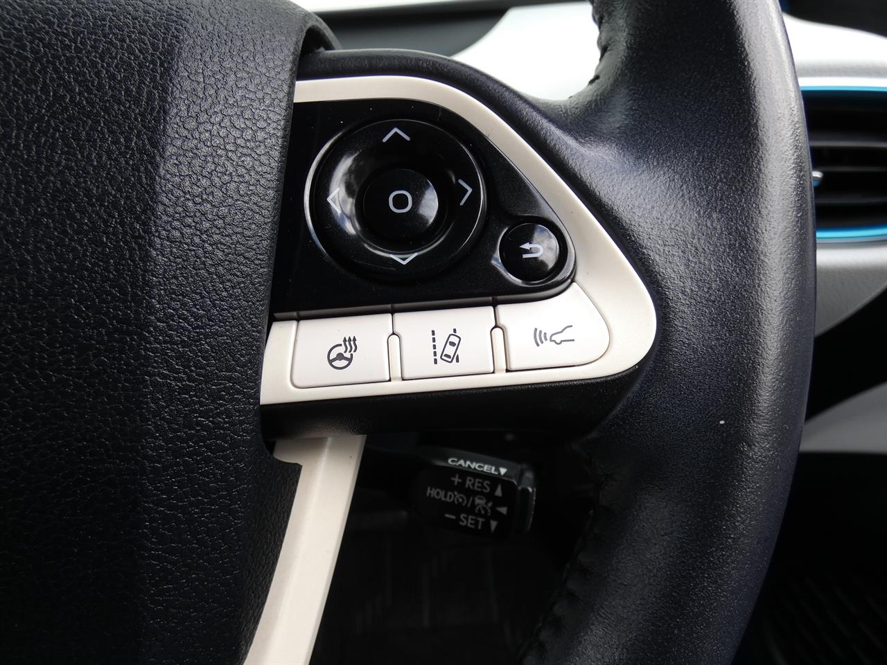 2017 Toyota Prius thumbnail