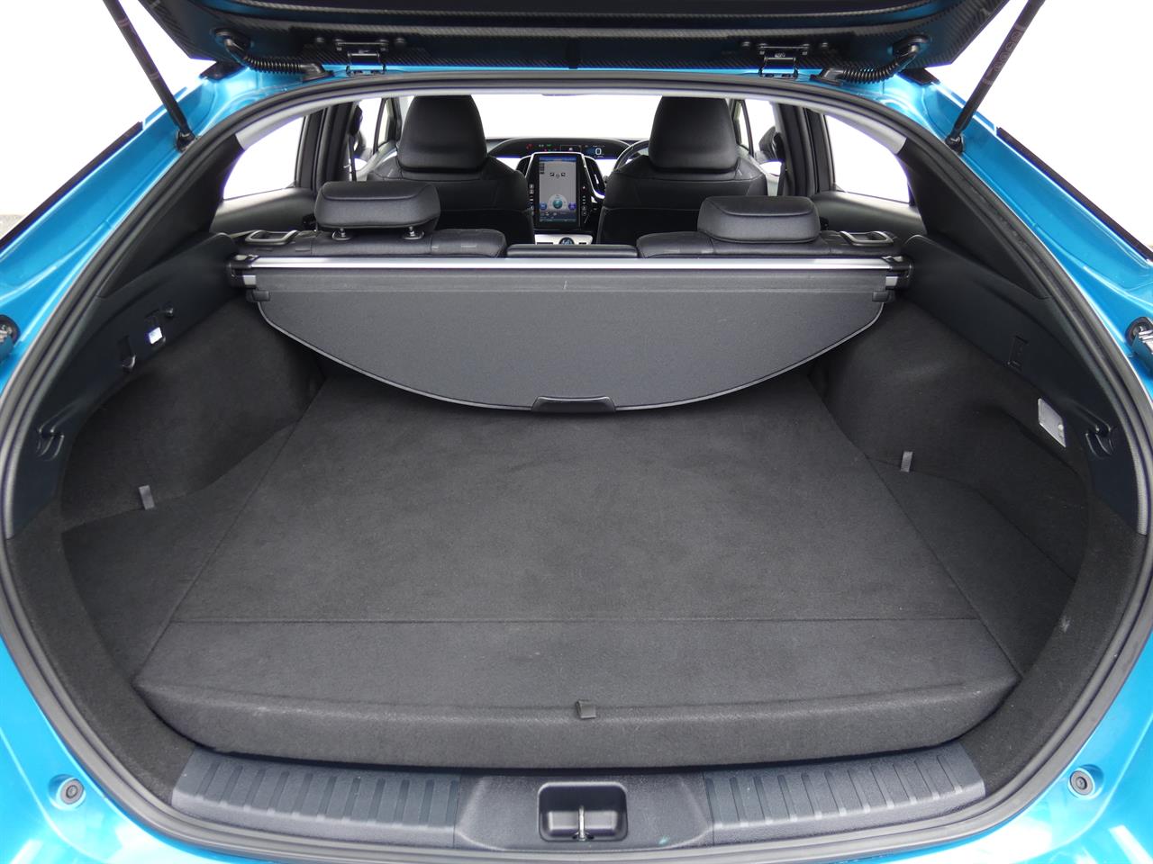 2017 Toyota Prius thumbnail