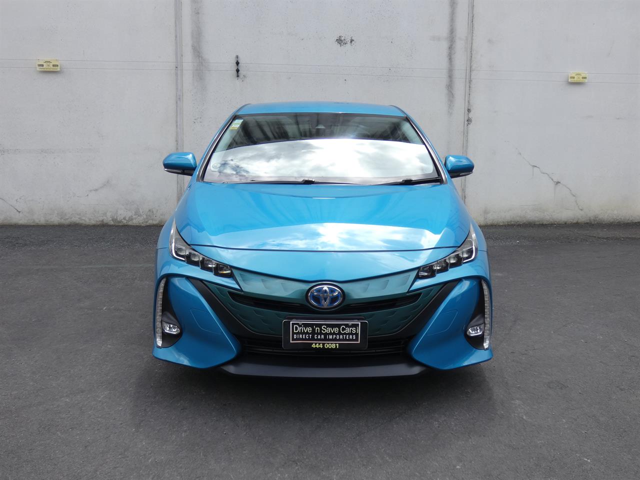 2017 Toyota Prius thumbnail