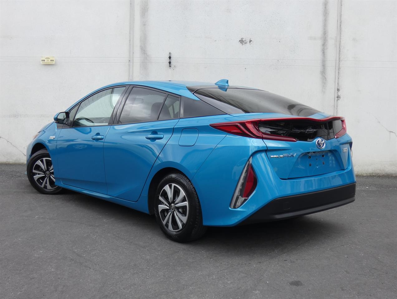 2017 Toyota Prius thumbnail