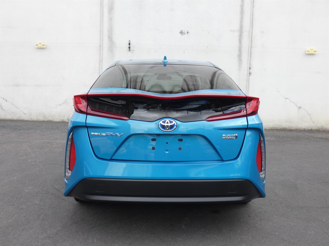 2017 Toyota Prius thumbnail
