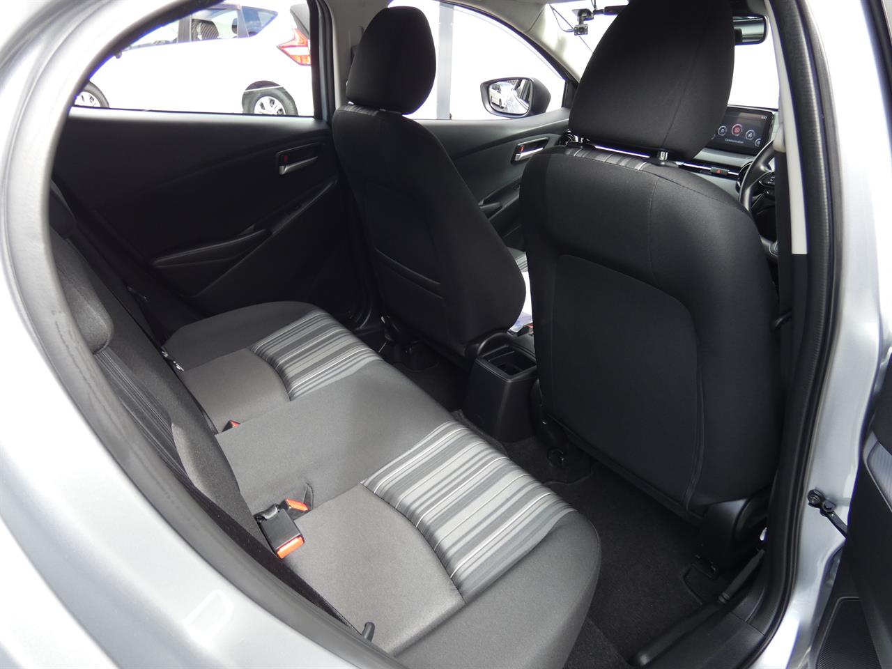 2021 Mazda 2 thumbnail