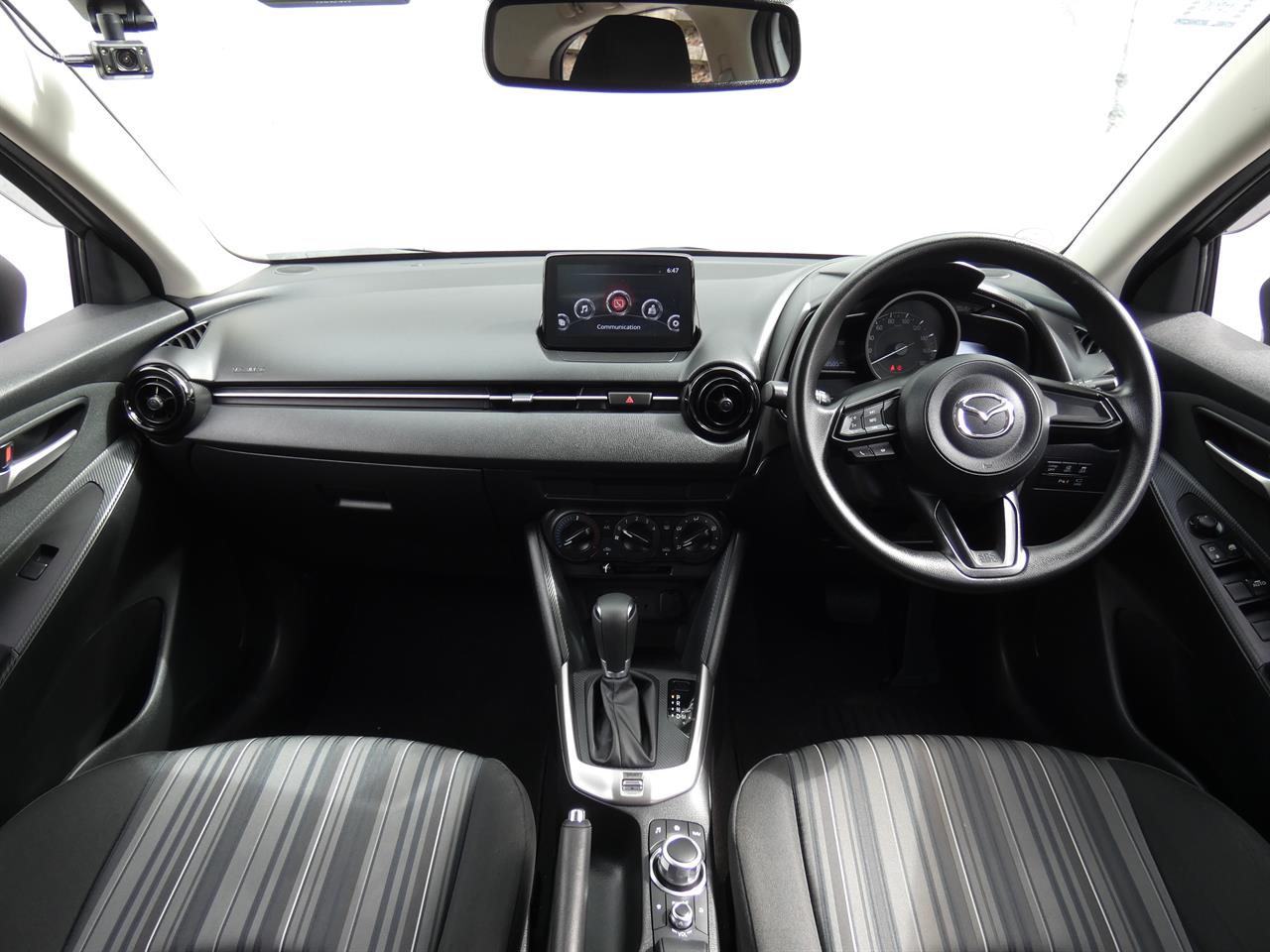 2021 Mazda 2 thumbnail