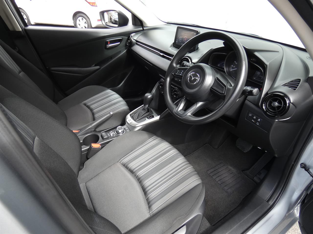 2021 Mazda 2 thumbnail