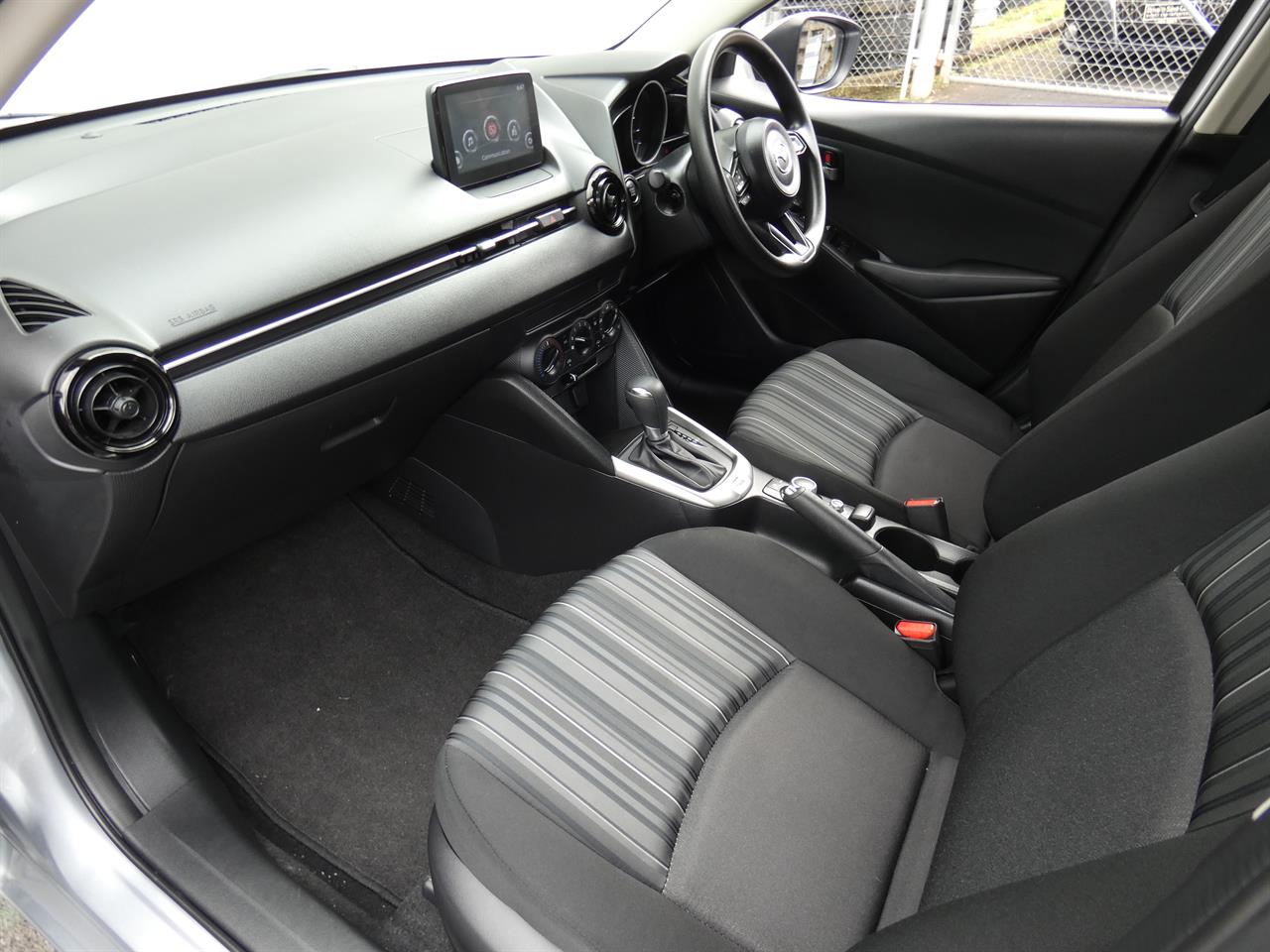 2021 Mazda 2 thumbnail