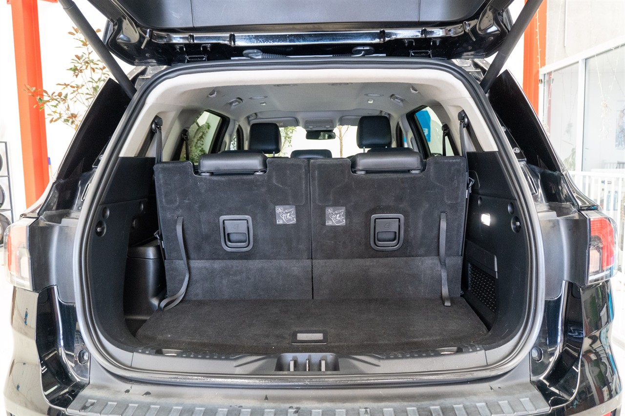 2023 Ford Everest thumbnail