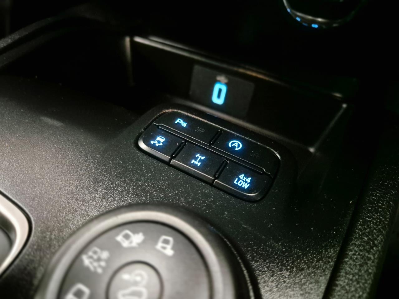 2022 Ford Everest thumbnail