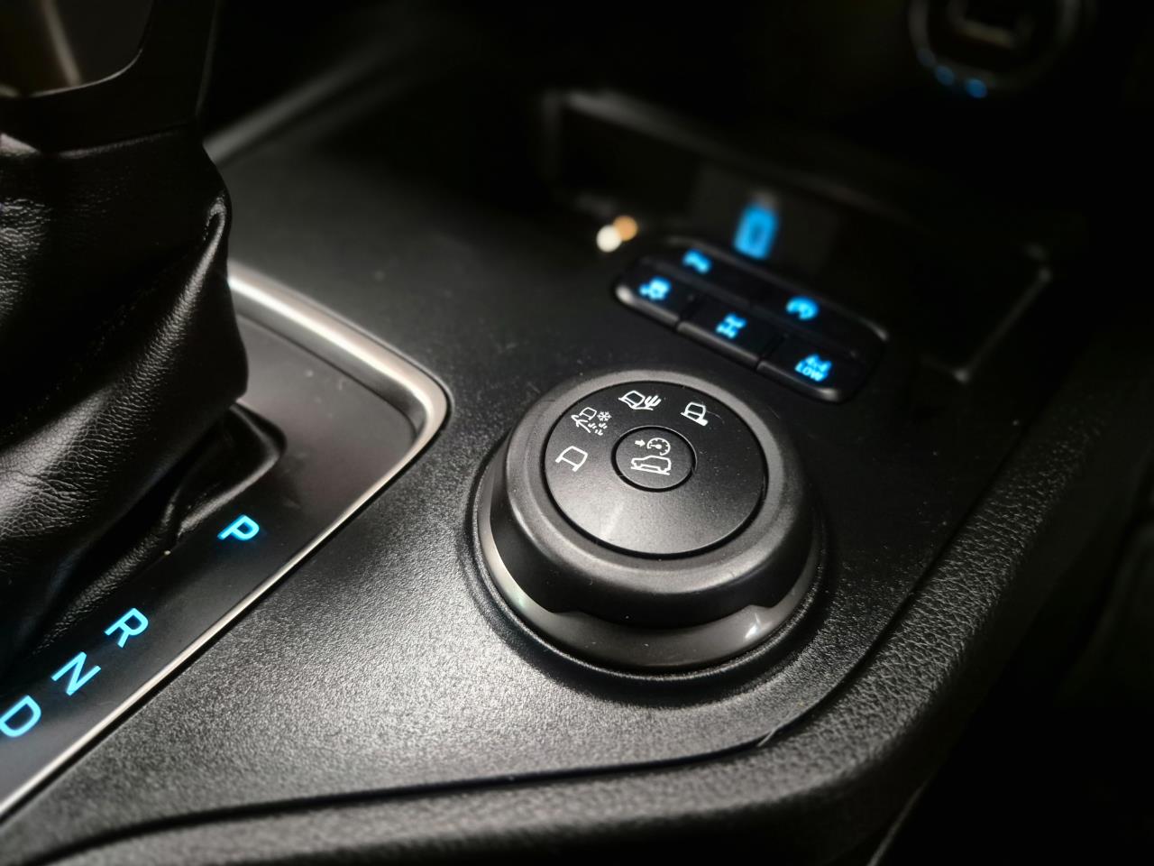 2022 Ford Everest thumbnail