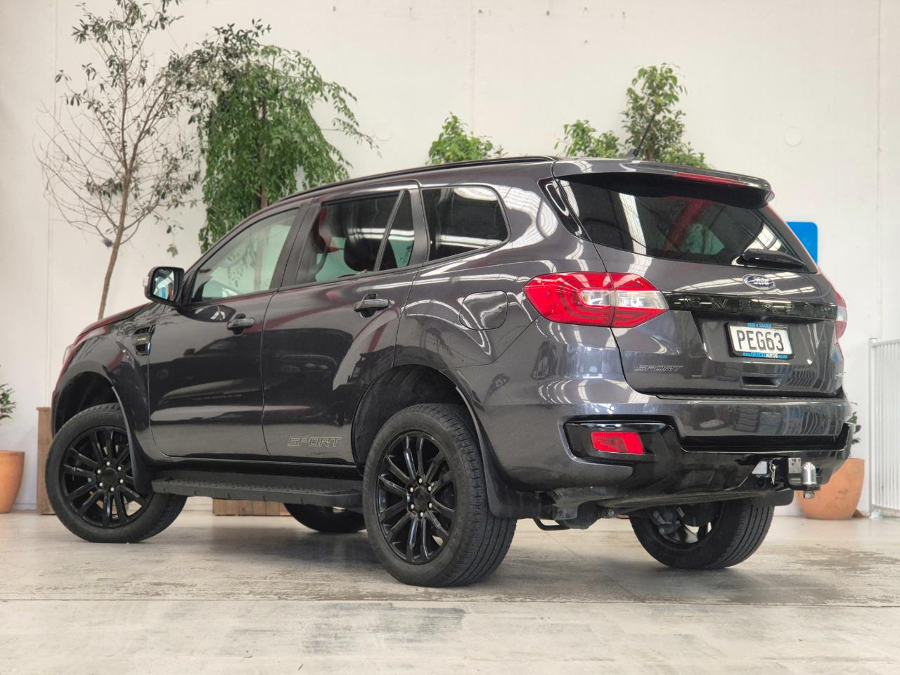2022 Ford Everest thumbnail