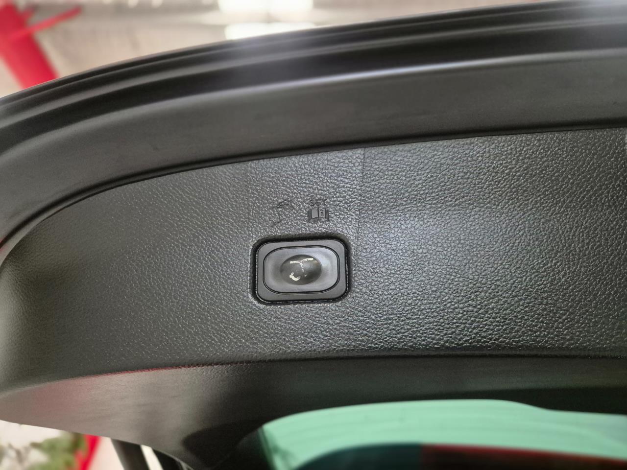 2022 Ford Everest thumbnail