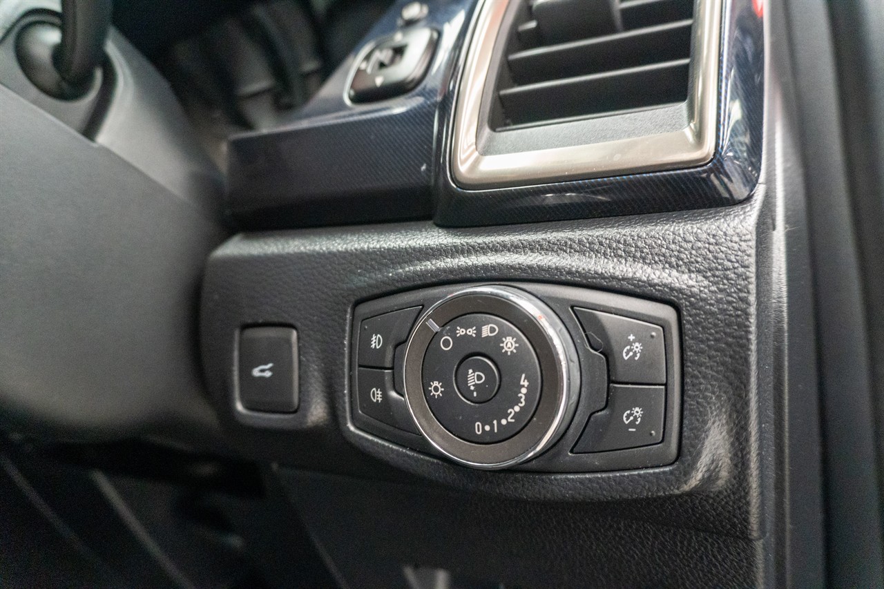 2020 Ford Everest thumbnail