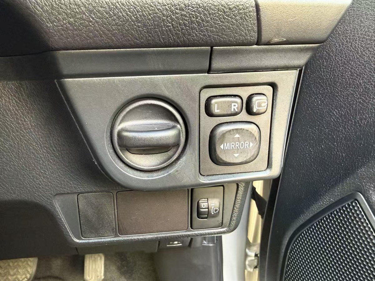 2017 Toyota Corolla thumbnail