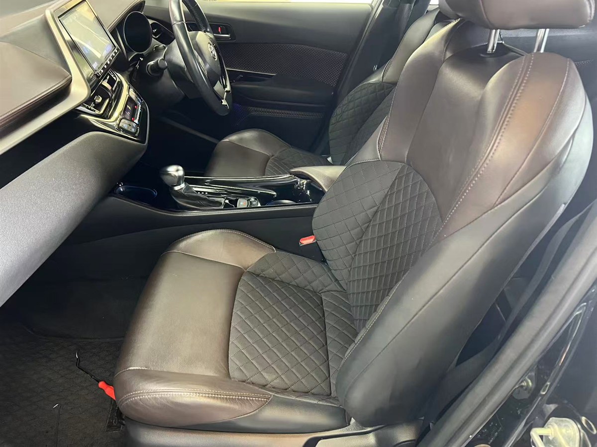 2019 Toyota C-HR thumbnail