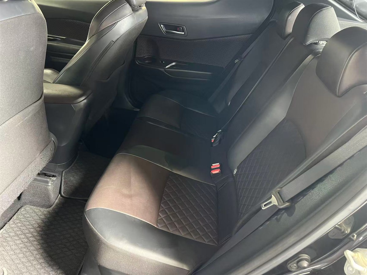 2019 Toyota C-HR thumbnail
