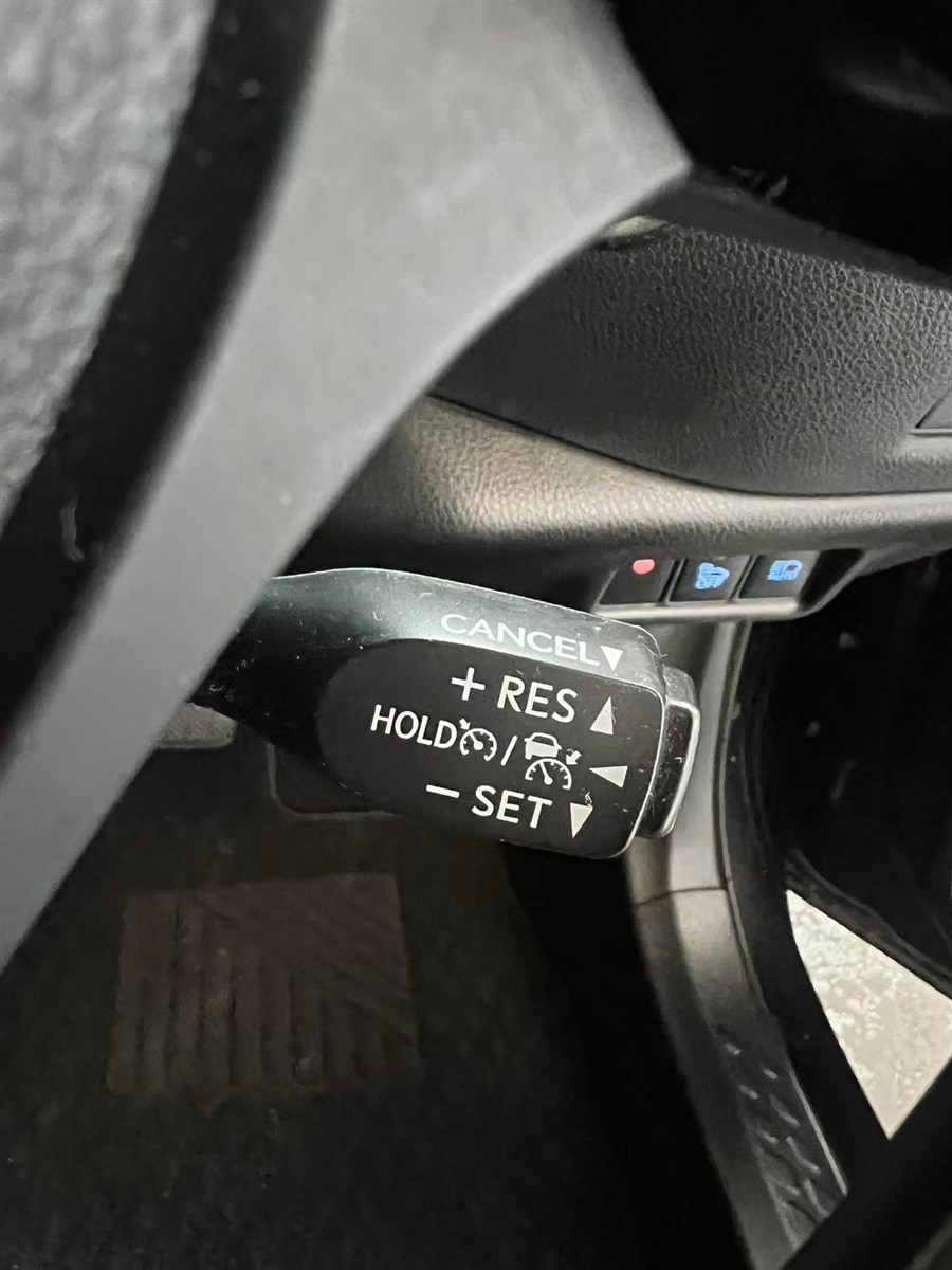 2019 Toyota C-HR thumbnail