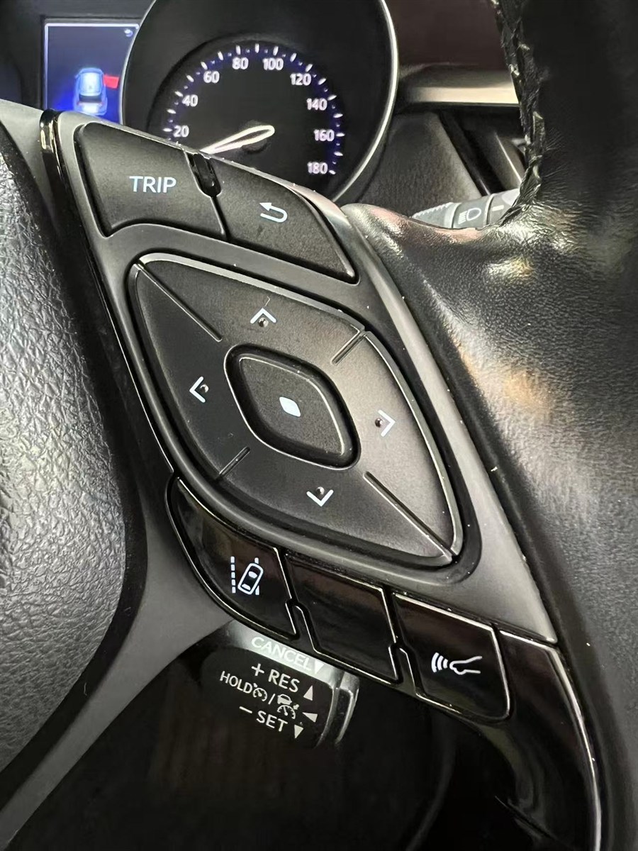 2019 Toyota C-HR thumbnail