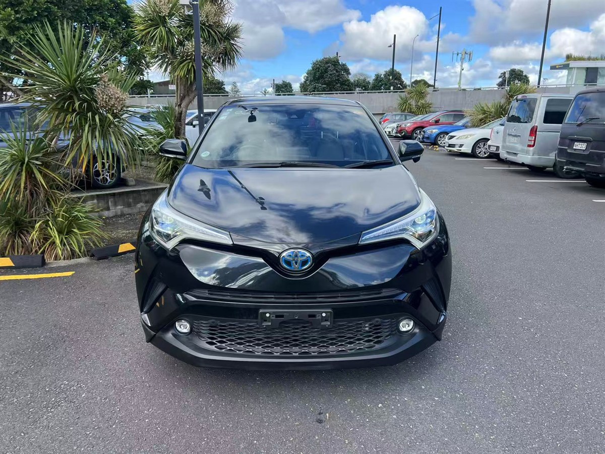 2019 Toyota C-HR thumbnail
