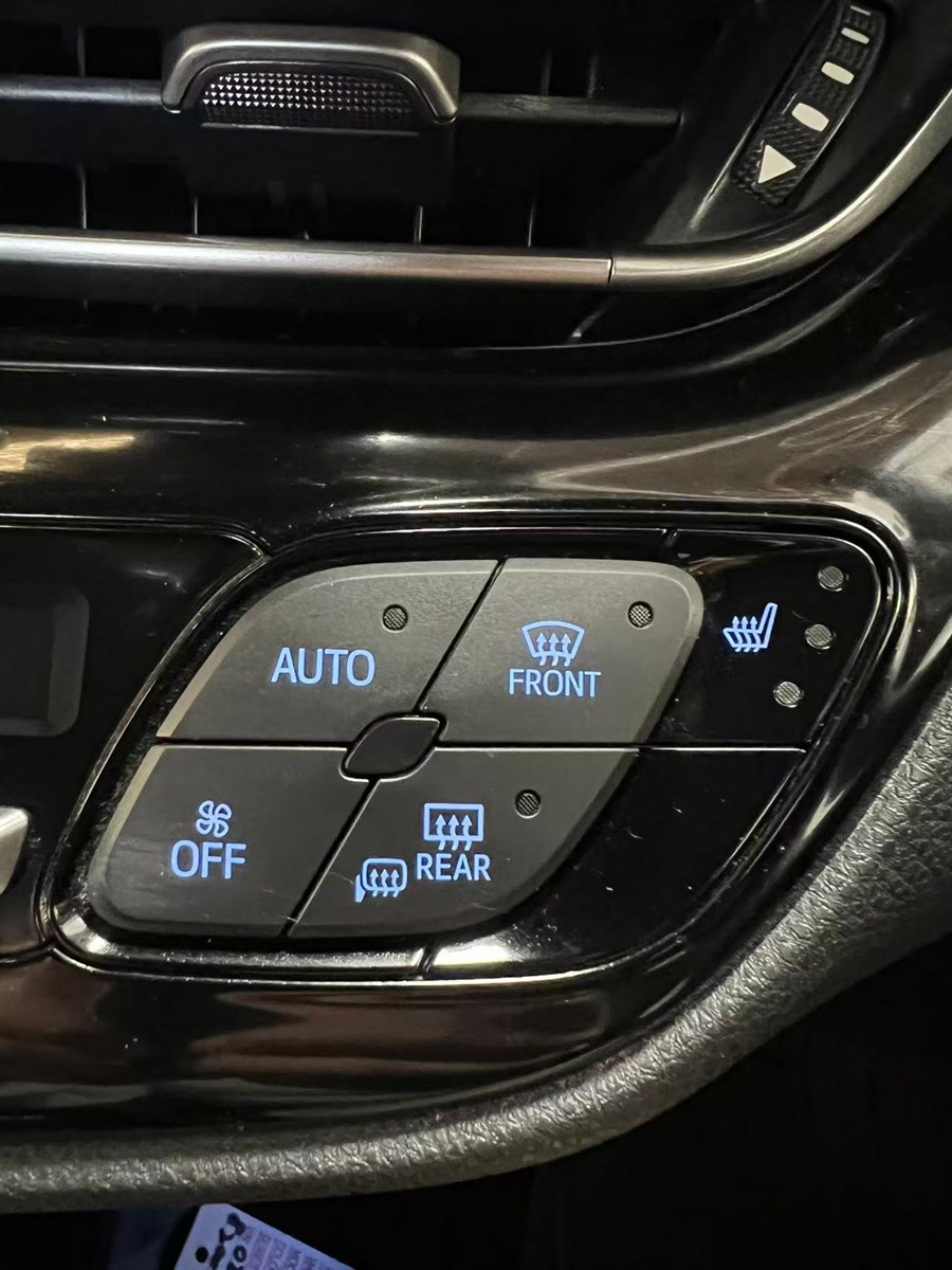 2019 Toyota C-HR thumbnail