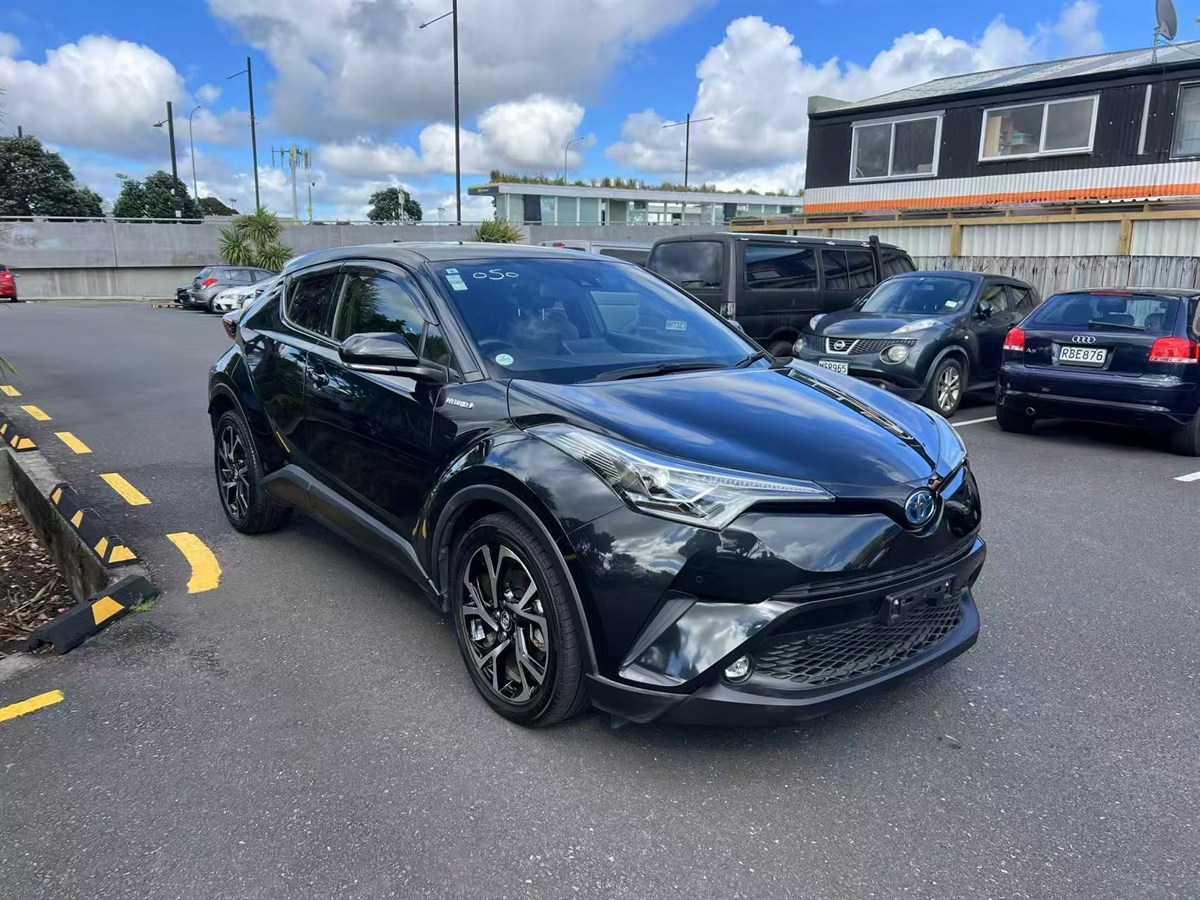 2019 Toyota C-HR thumbnail