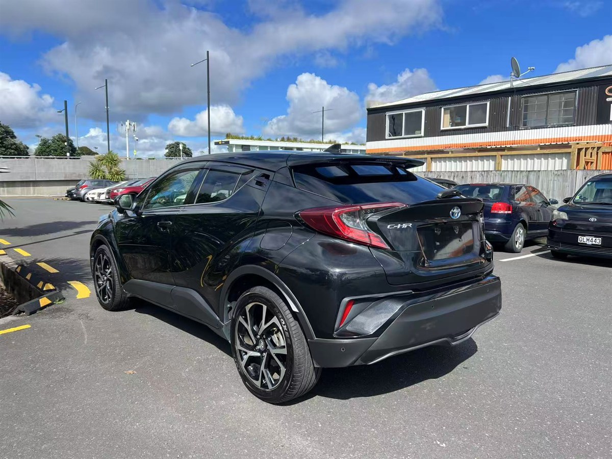 2019 Toyota C-HR thumbnail