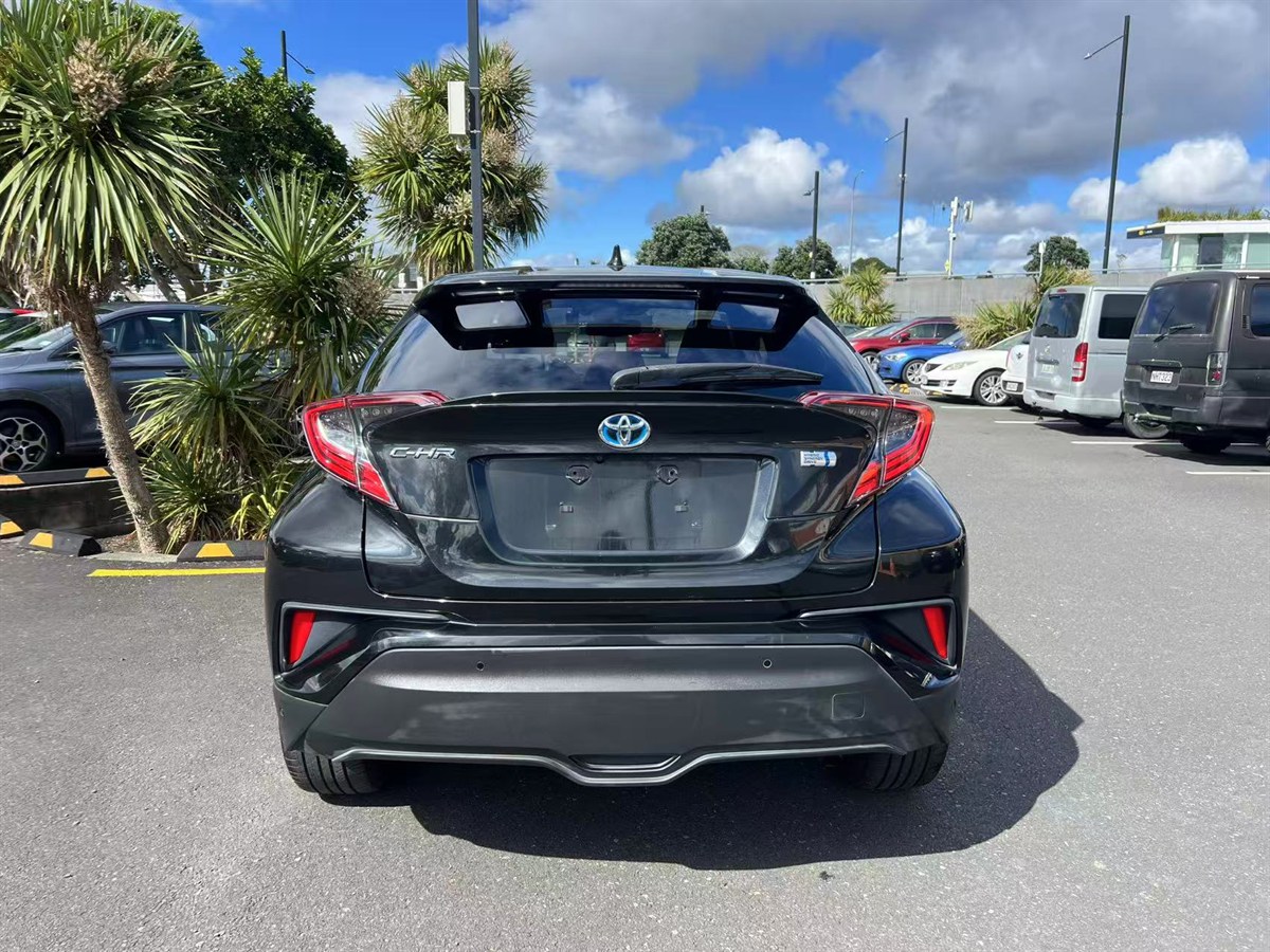2019 Toyota C-HR thumbnail