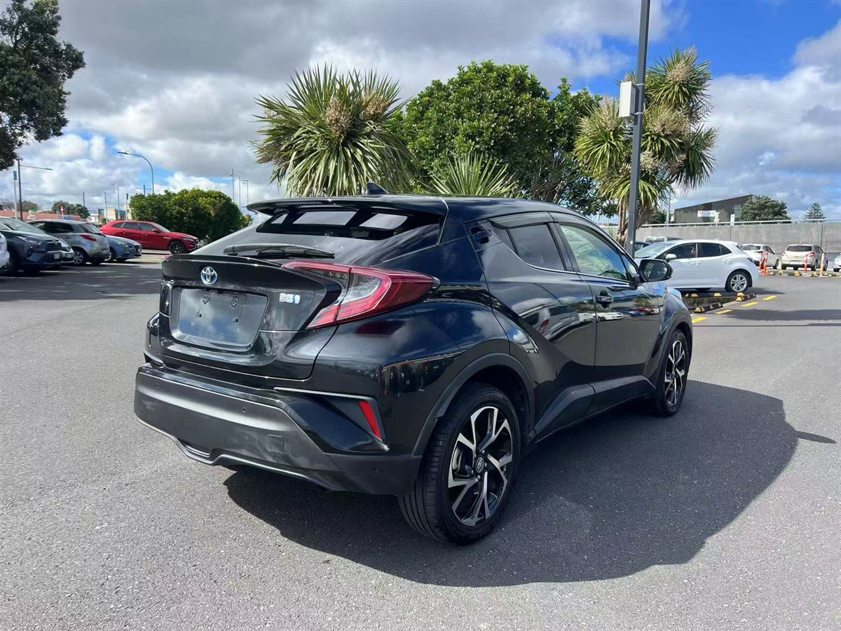 2019 Toyota C-HR thumbnail