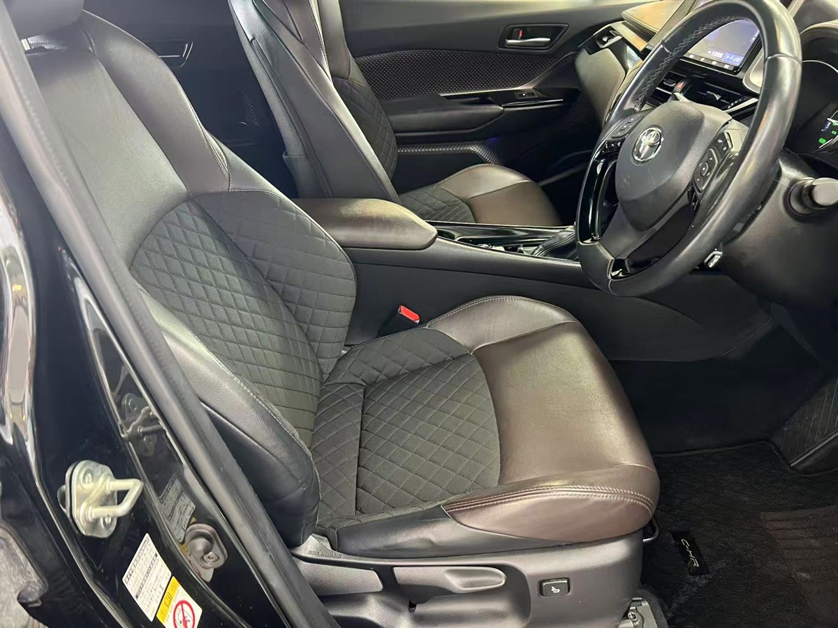 2019 Toyota C-HR thumbnail