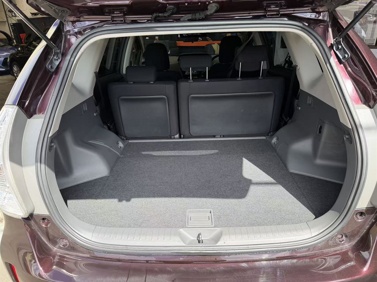 2014 Toyota Prius thumbnail