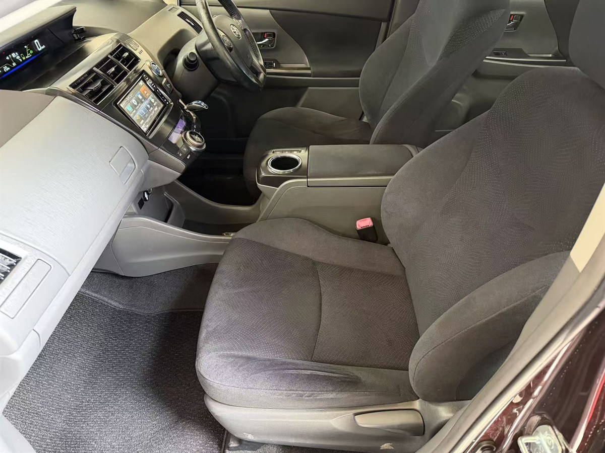 2014 Toyota Prius thumbnail