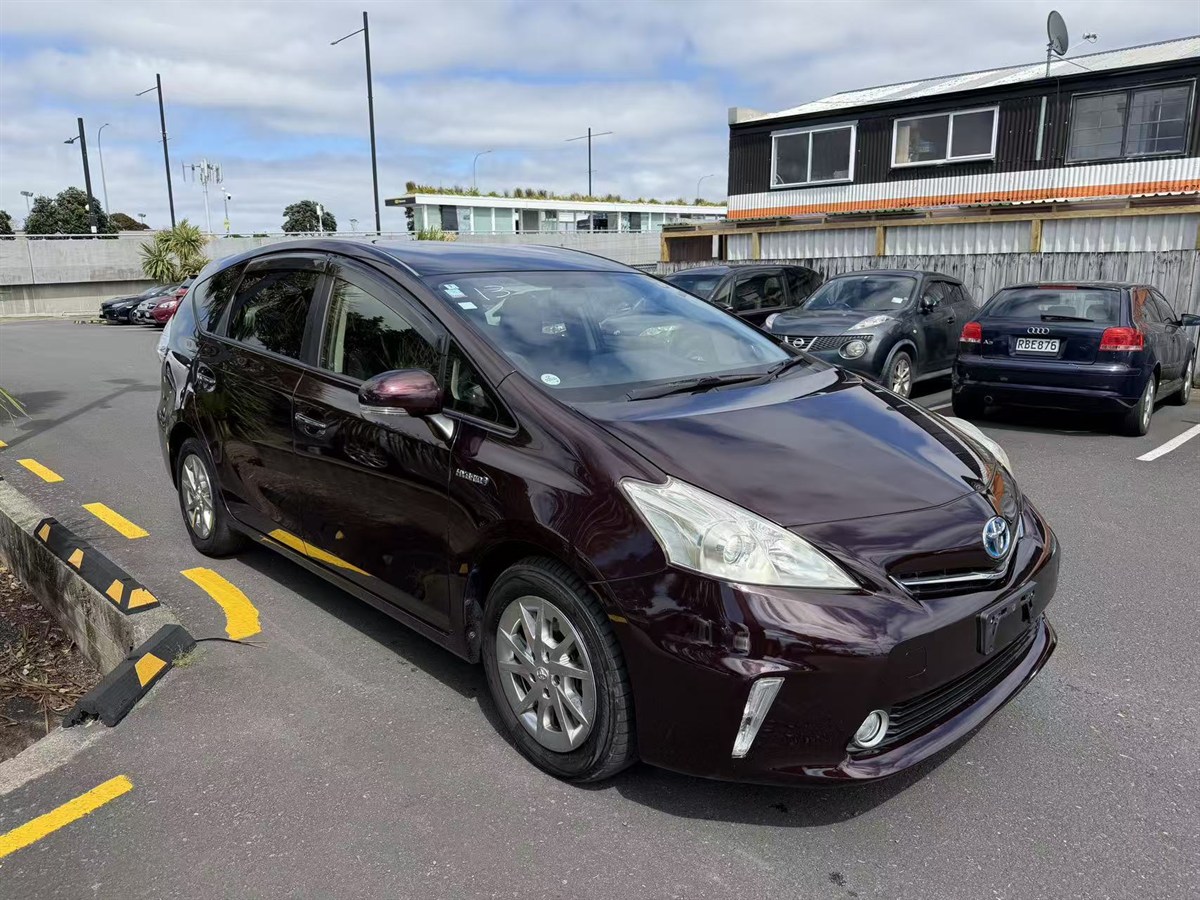 2014 Toyota Prius thumbnail