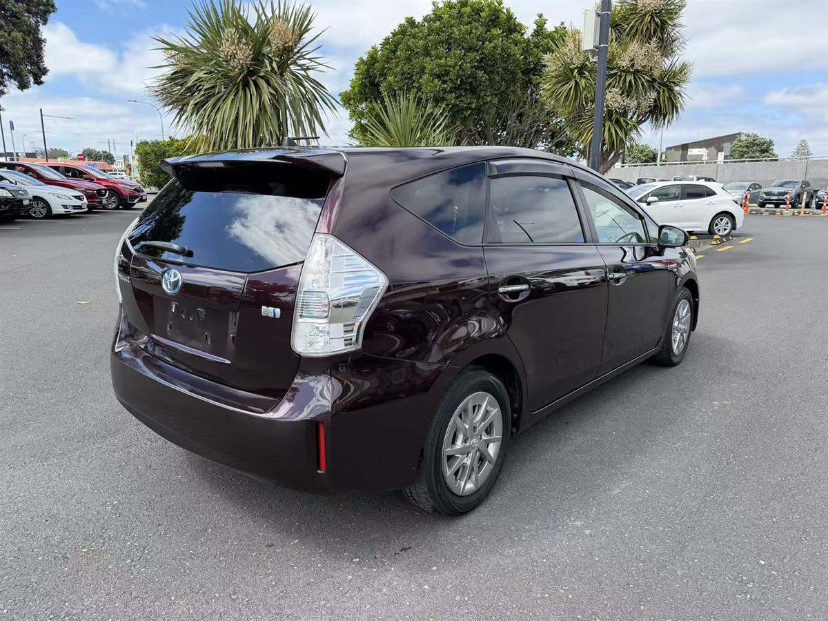 2014 Toyota Prius thumbnail