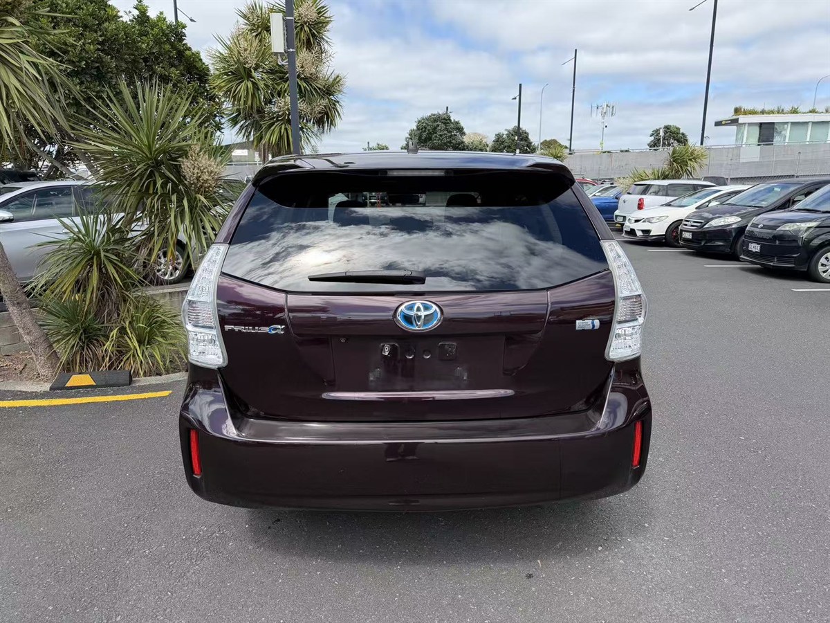 2014 Toyota Prius thumbnail