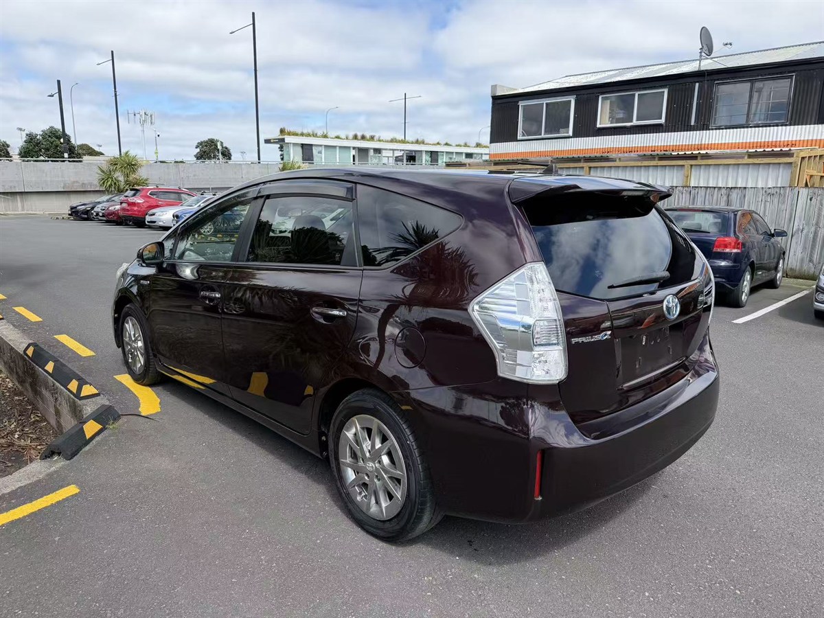 2014 Toyota Prius thumbnail