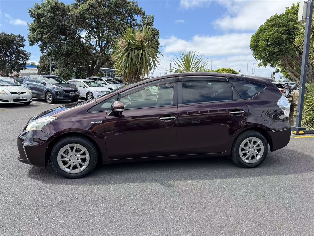 2014 Toyota Prius thumbnail