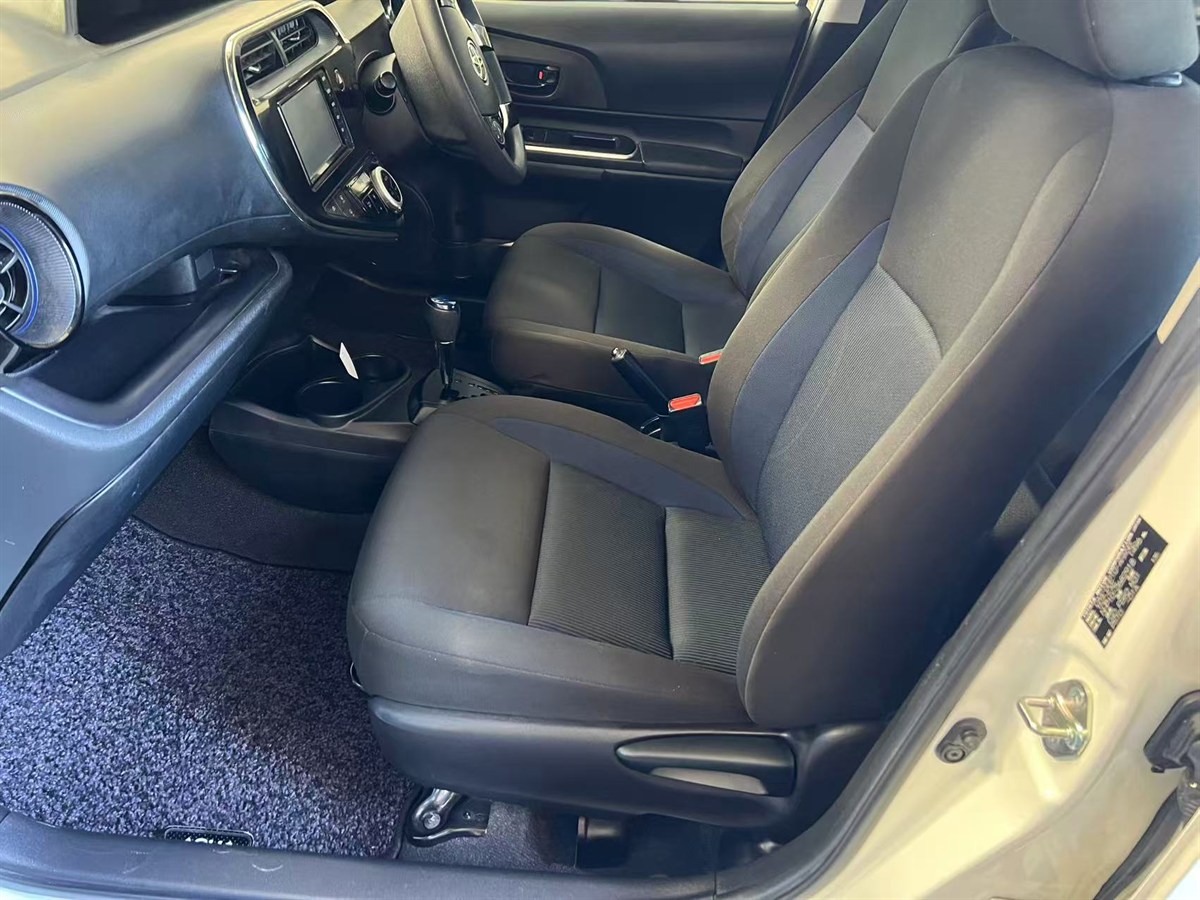 2020 Toyota Aqua thumbnail