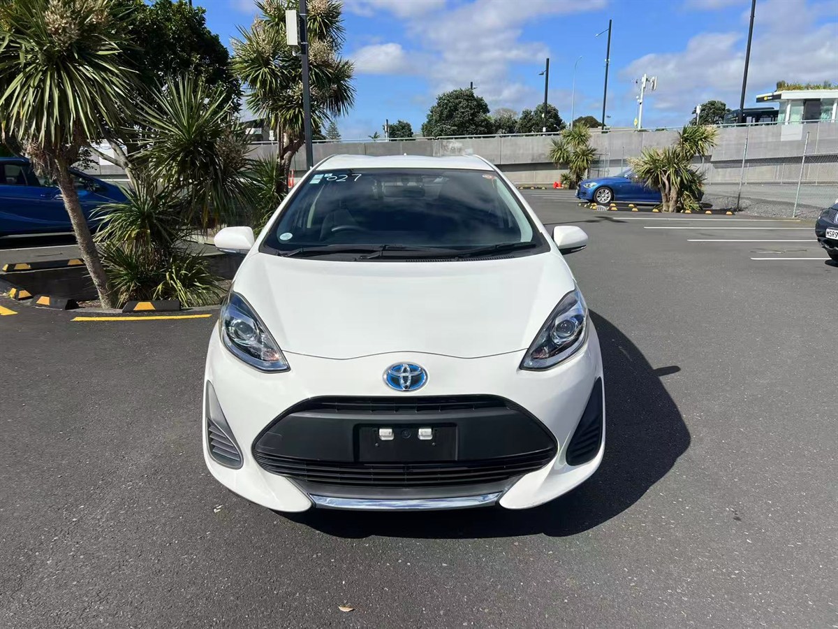 2020 Toyota Aqua thumbnail